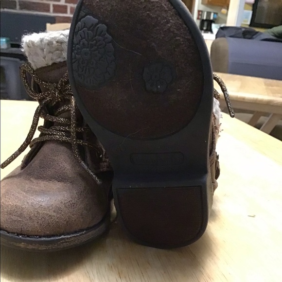 GARANIMALS size 4 .. kids fashion boots. Brown - Picture 9 of 16
